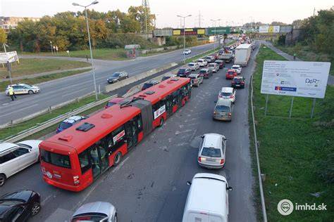Dopravná zápcha na Bajkalskej ulici