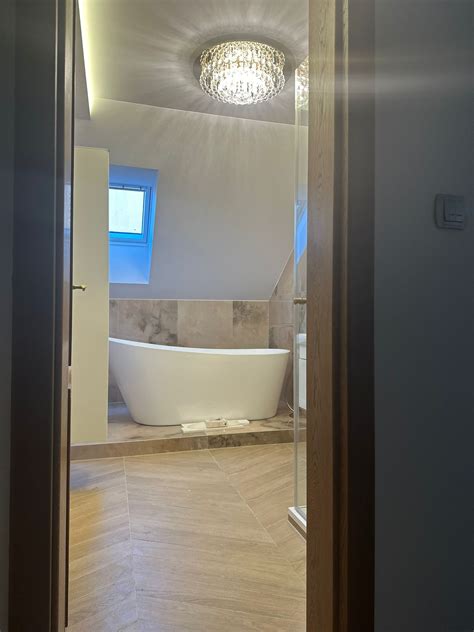 Fotografia zrekonštruovanej kúpeľne v historickom dome