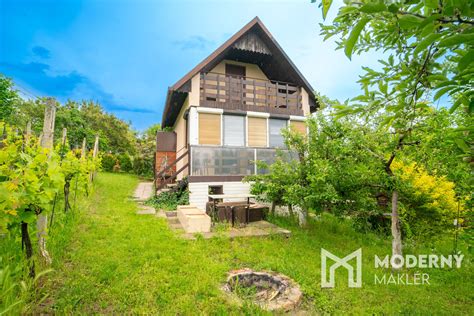 Golfové ihrisko s výhľadom na chatu